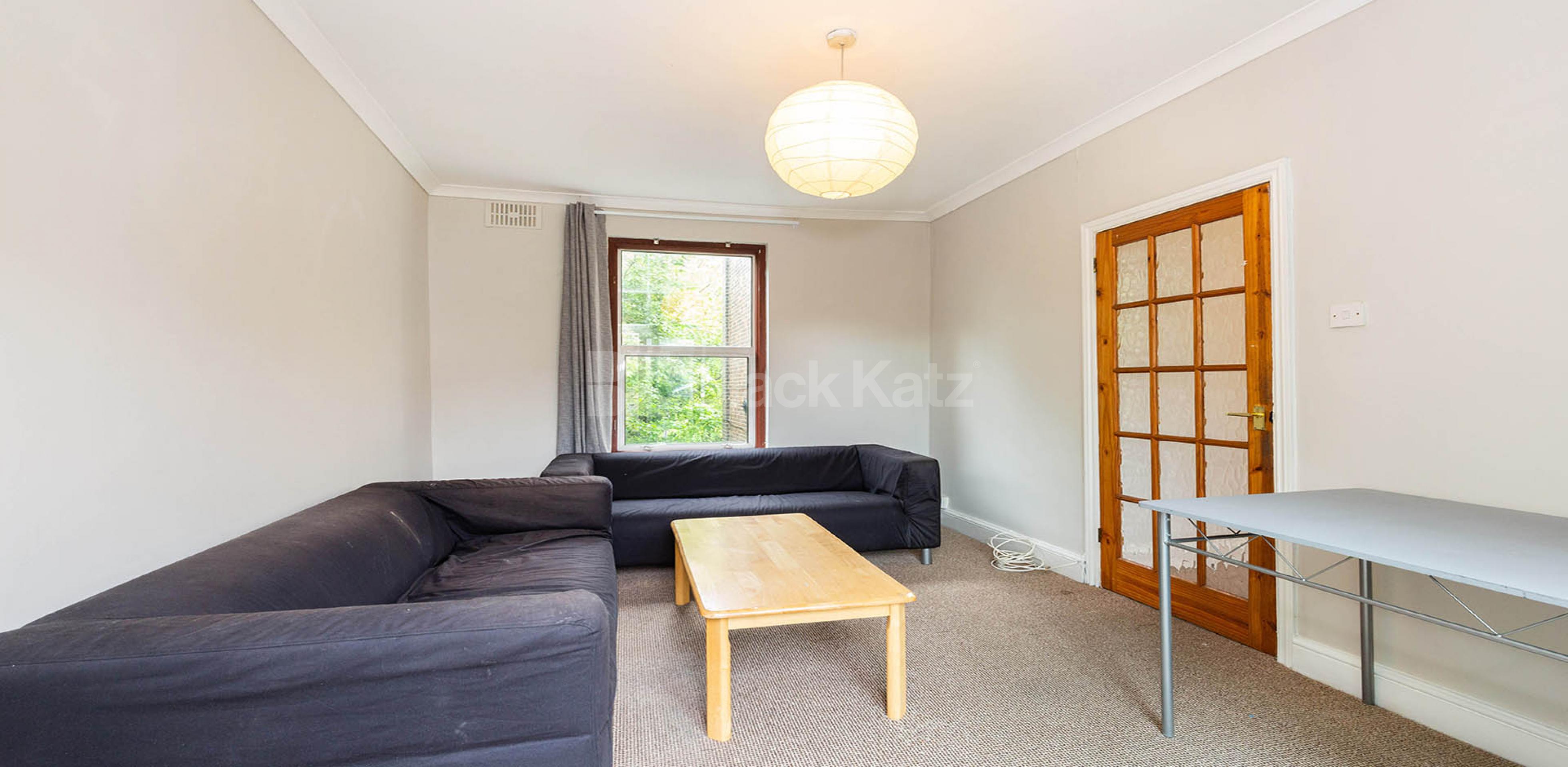 			PRIVATE ROOF TERRACE, 3 Bedroom, 1 bath, 1 reception Flat			 Upper Tollington Park N4, FINSBURY PARK / STROUD GREEN N4